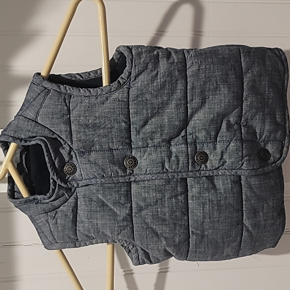 🧥 Stylish  Old Navy Puffer Vest (12-18 Months) 🧥